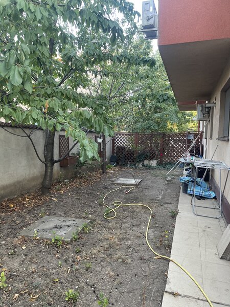 Prelungirea Ghencea, Margelelor, apartament si curte proprie.