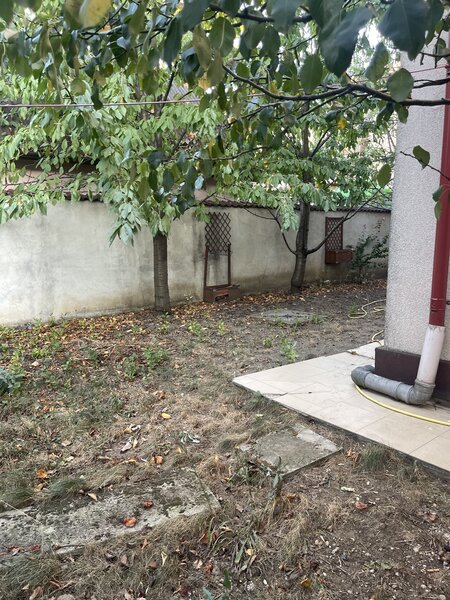 Prelungirea Ghencea, Margelelor, apartament si curte proprie.