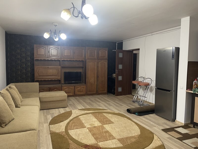 Prelungirea Ghencea, Margelelor, apartament si curte proprie.