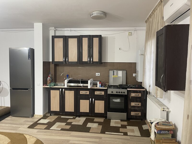 Prelungirea Ghencea, Margelelor, apartament si curte proprie.