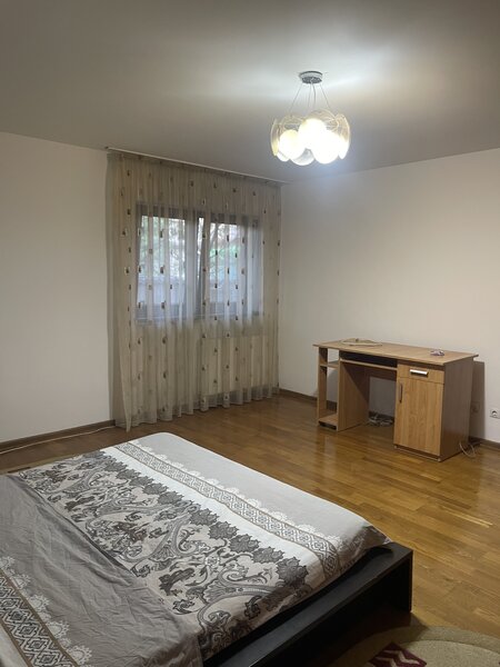 Prelungirea Ghencea, Margelelor, apartament si curte proprie.