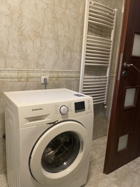 Prelungirea Ghencea, Margelelor, apartament si curte proprie.