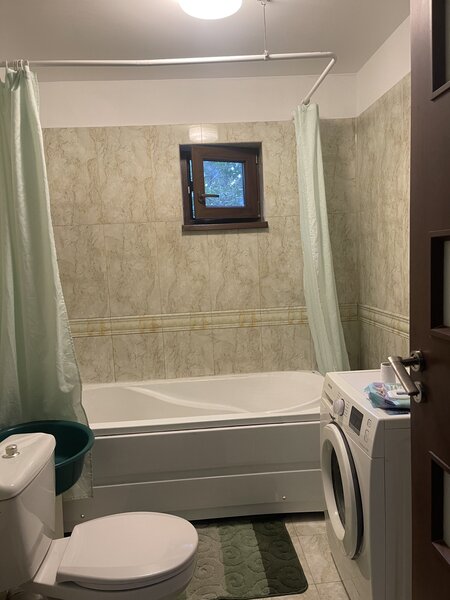 Prelungirea Ghencea, Margelelor, apartament si curte proprie.