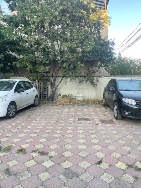 Prelungirea Ghencea, Margelelor, apartament si curte proprie.