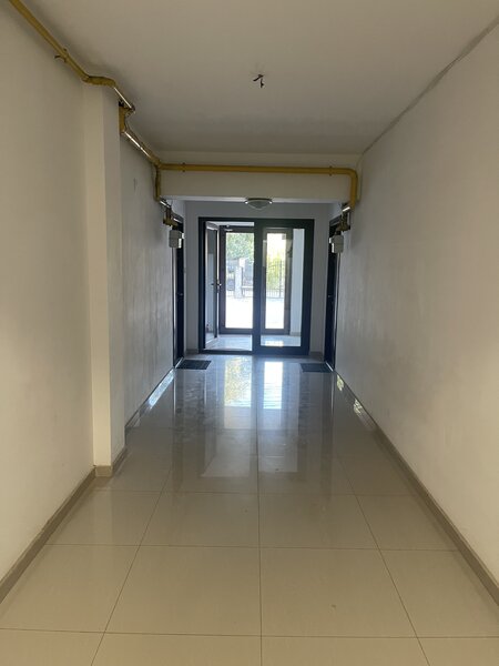 Prelungirea Ghencea, Margelelor, apartament si curte proprie.